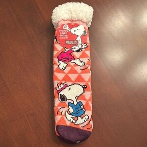 Brand New Peanuts Sherpa-Lined Slipper Socks Sweater Knit w/ Non-Slip Grippers